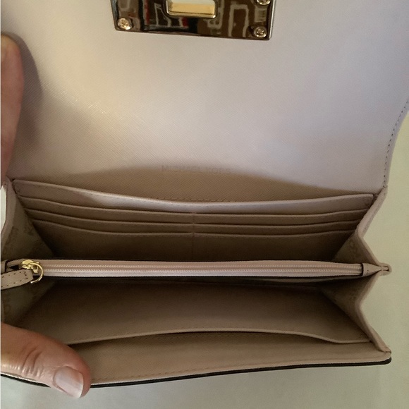 Michael Kors Wristlet/Wallet in light pink - Picture 4 of 7